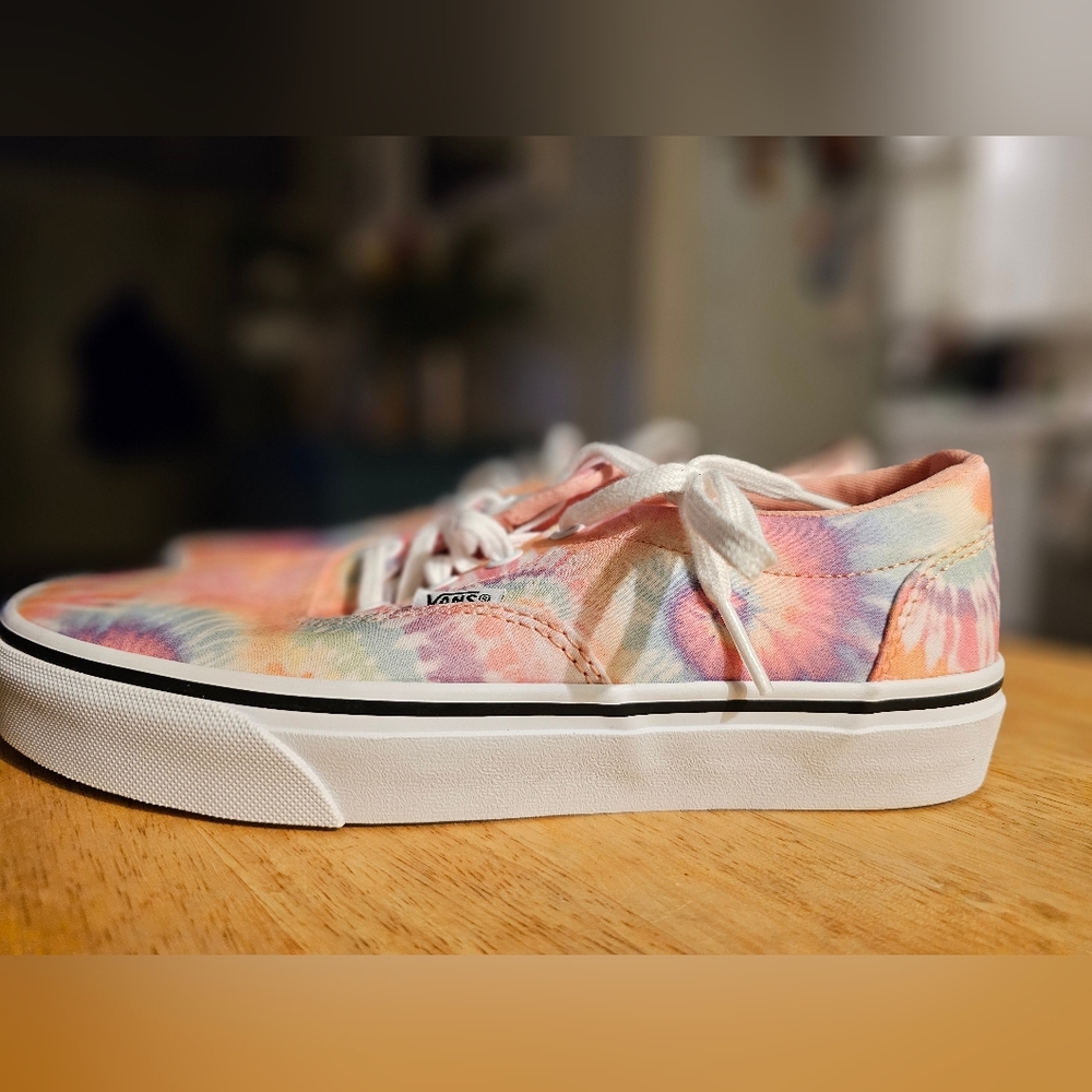 New Vans Women's Size 7 Off The Wall Skateboard Shoes Tie Dye Color Style 721356